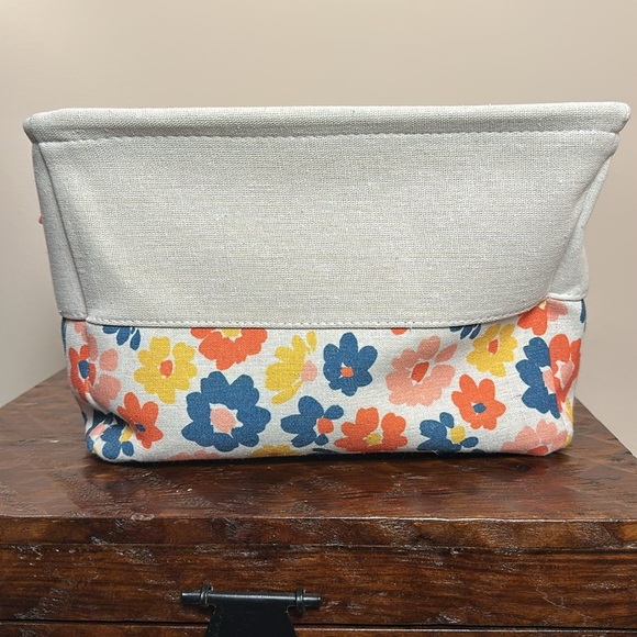 🏠 (2) Floral/Rainbow Storage Totes with Handles! Medium/Large Sized - Picture 4 of 6